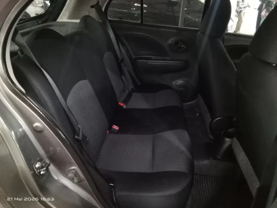 Foto Mobil Bekas Kabin Belakang Nissan March 1.2 tahun 2012