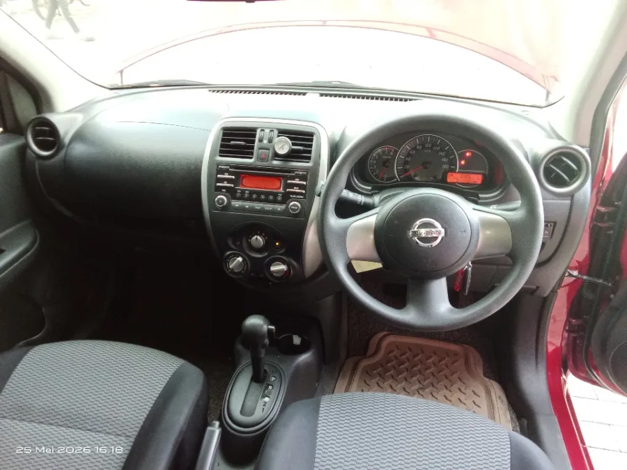 Foto Mobil Bekas Dashboard Nissan March 1.2 tahun 2016