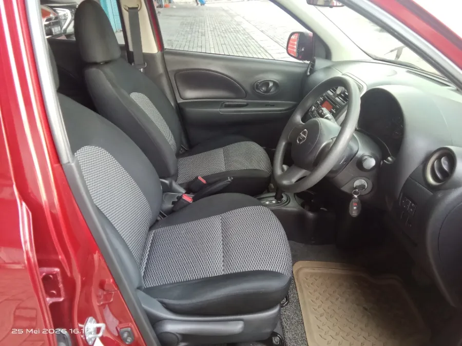 Foto Mobil Bekas Kabin Depan Nissan March 1.2 tahun 2016