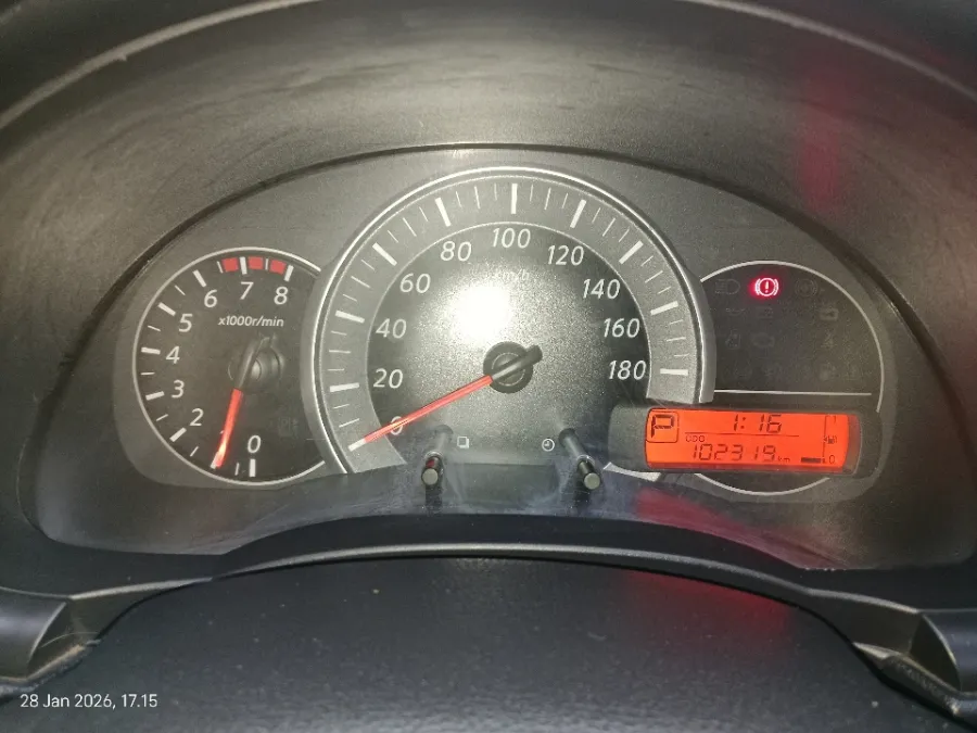 Foto Mobil Bekas Odometer Nissan March 1.2 Autech tahun 2016