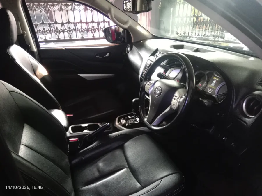 Foto Mobil Bekas Kabin Depan Nissan Navara 2.5 VL tahun 2018