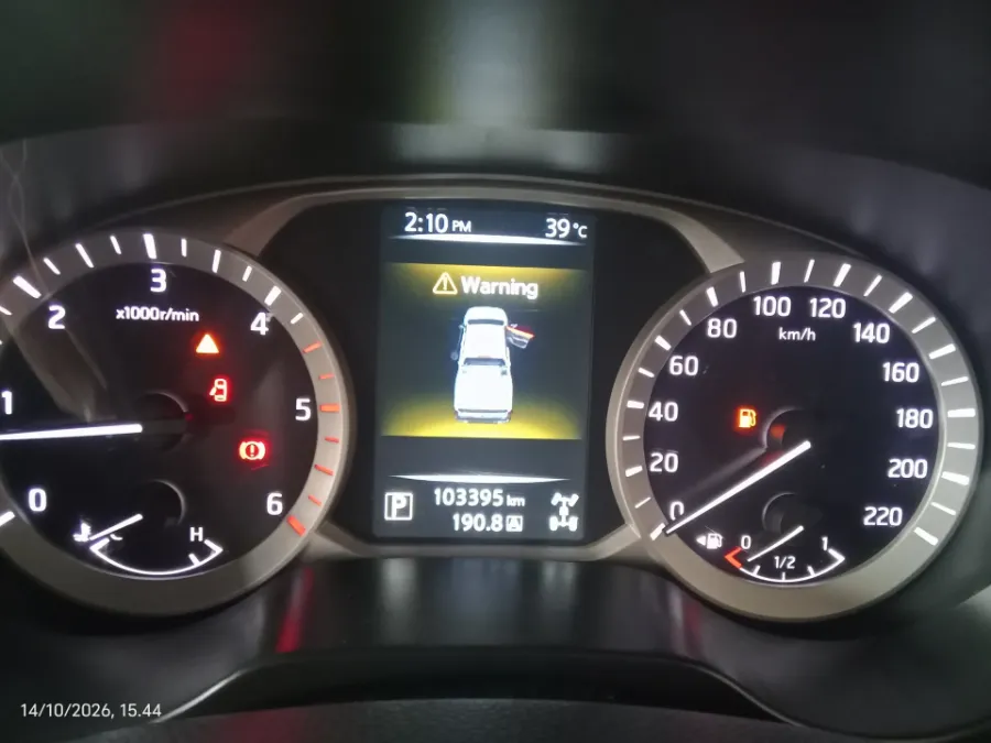 Foto Mobil Bekas Odometer Nissan Navara 2.5 VL tahun 2018