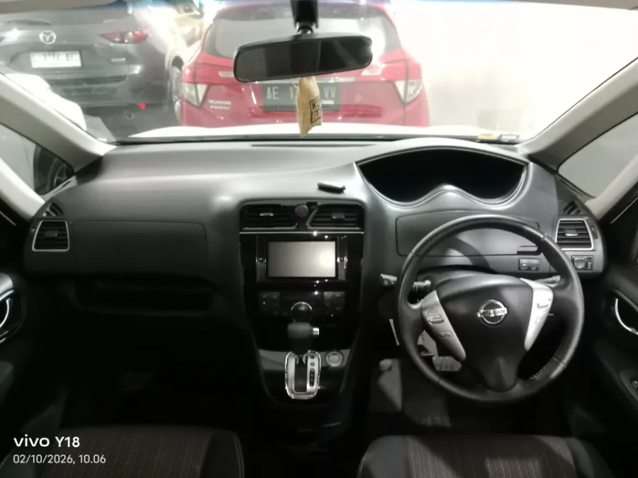 Foto Mobil Bekas Dashboard Nissan Serena 1.5 tahun 2017