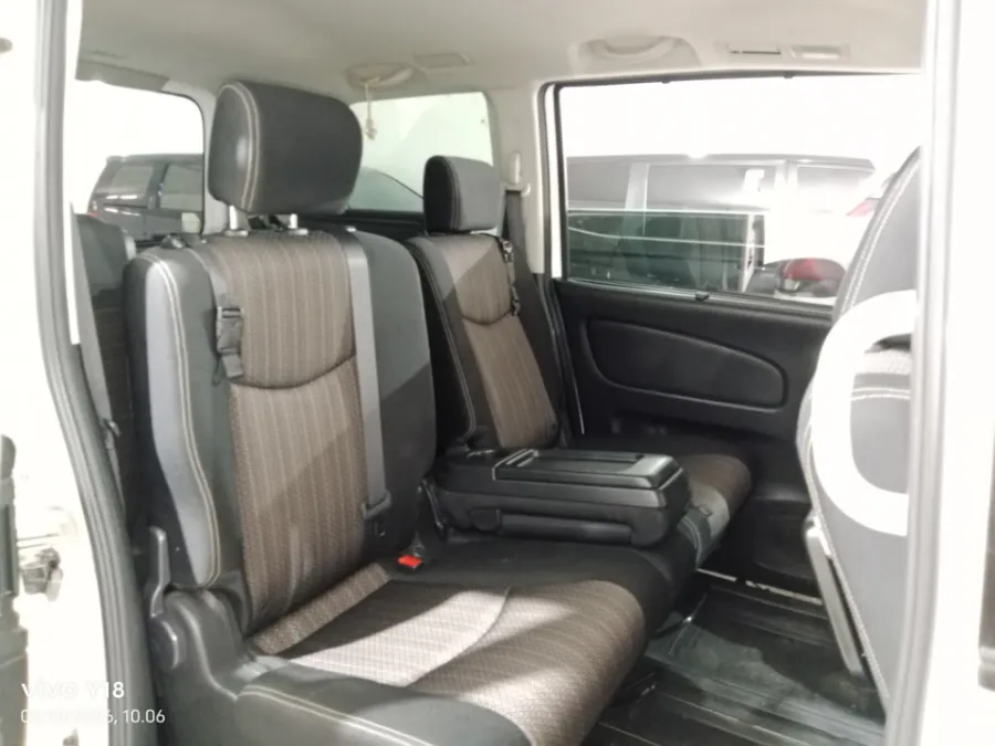 Foto Mobil Bekas Kabin Belakang Nissan Serena 1.5 tahun 2017