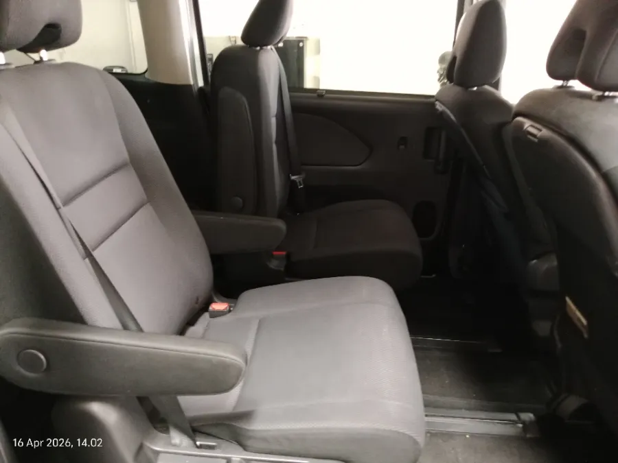 Foto Mobil Bekas Kabin Belakang Nissan Serena 2.0 tahun 2018
