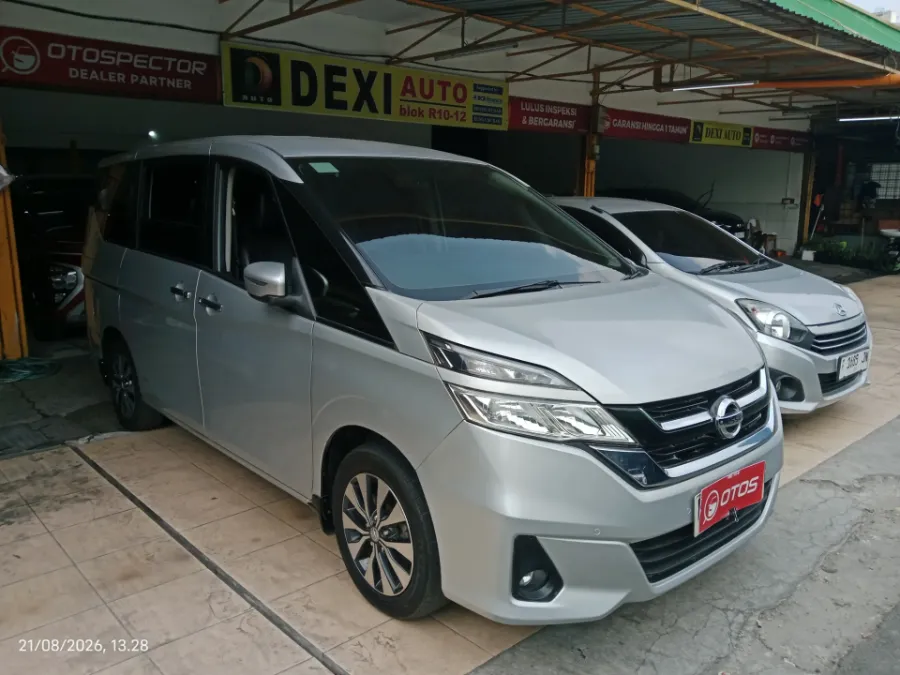 Foto Mobil Bekas Kanan Depan Nissan Serena 2.0 tahun 2019