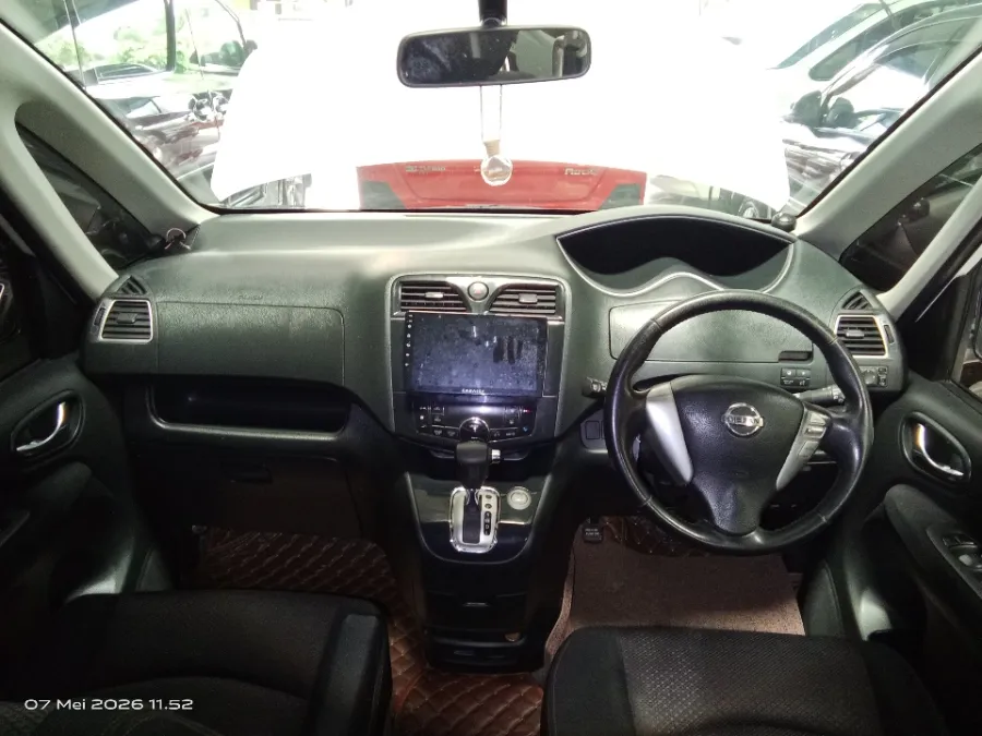 Foto Mobil Bekas Dashboard Nissan Serena 2.0 Highway Star tahun 2013