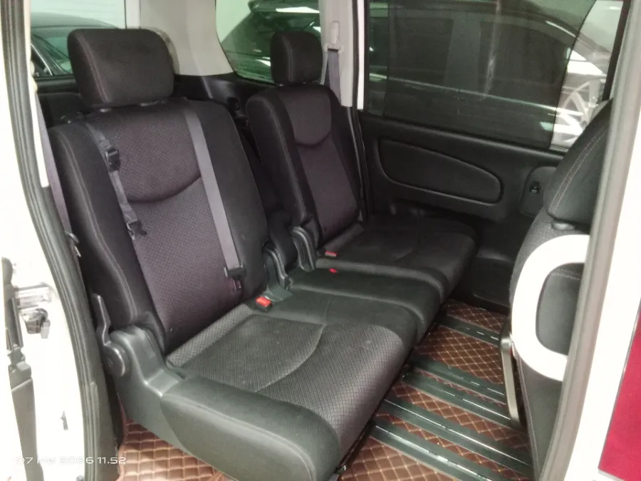 Foto Mobil Bekas Kabin Belakang Nissan Serena 2.0 Highway Star tahun 2013