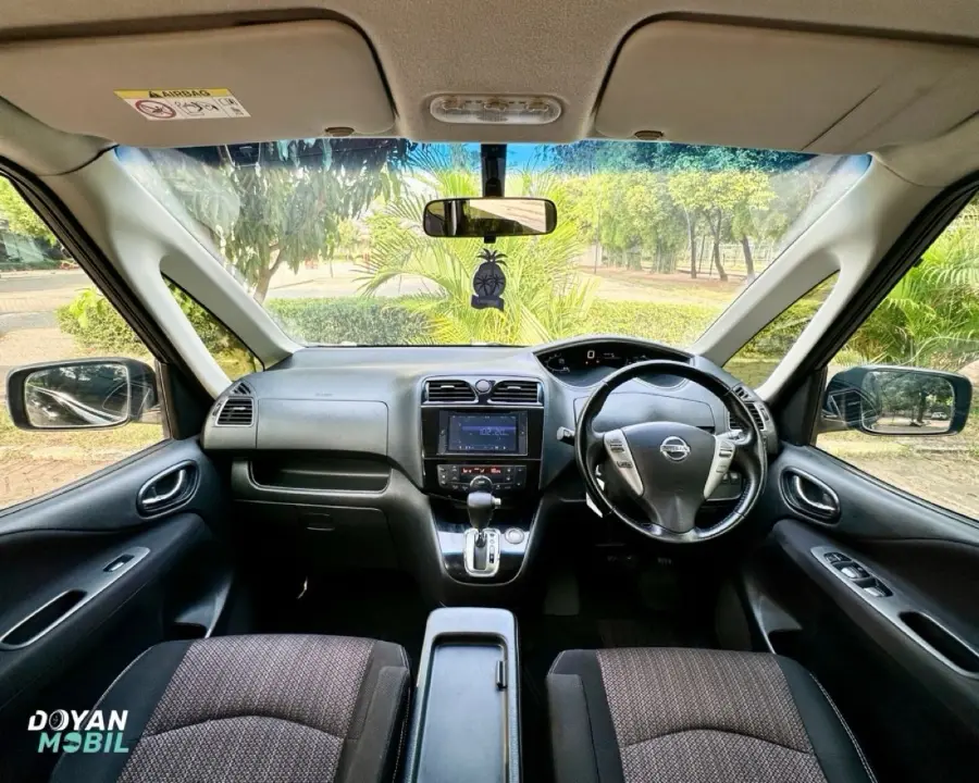 Foto Mobil Bekas Dashboard Nissan Serena 2.0 Highway Star tahun 2016