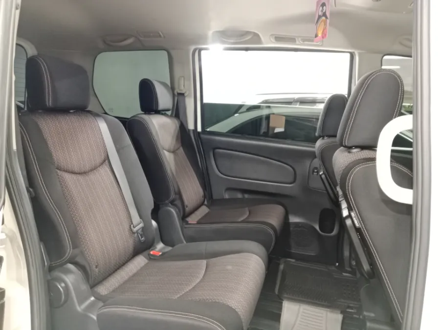 Foto Mobil Bekas Kabin Belakang Nissan Serena 2.0 Highway Star tahun 2016