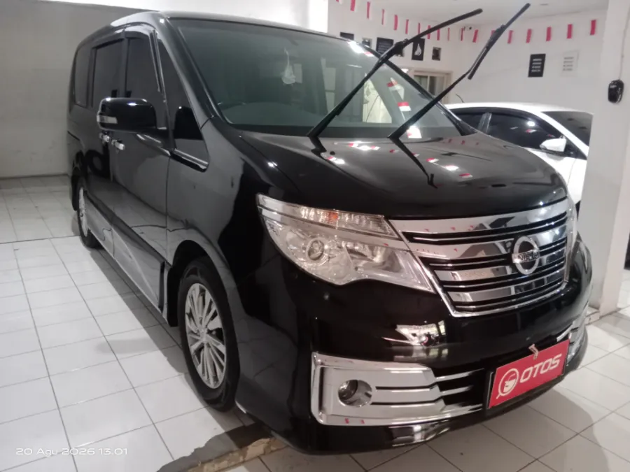 Foto Mobil Bekas Kanan Depan Nissan Serena 2.0 Highway Star tahun 2016