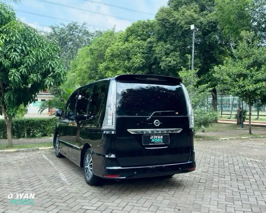 Foto Mobil Bekas Kiri Belakang Nissan Serena 2.0 Highway Star tahun 2016