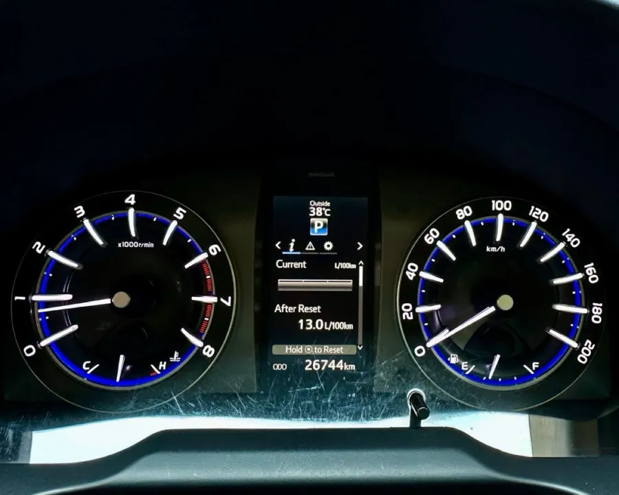Foto Mobil Bekas Odometer Nissan Serena 2.0 Highway Star tahun 2016