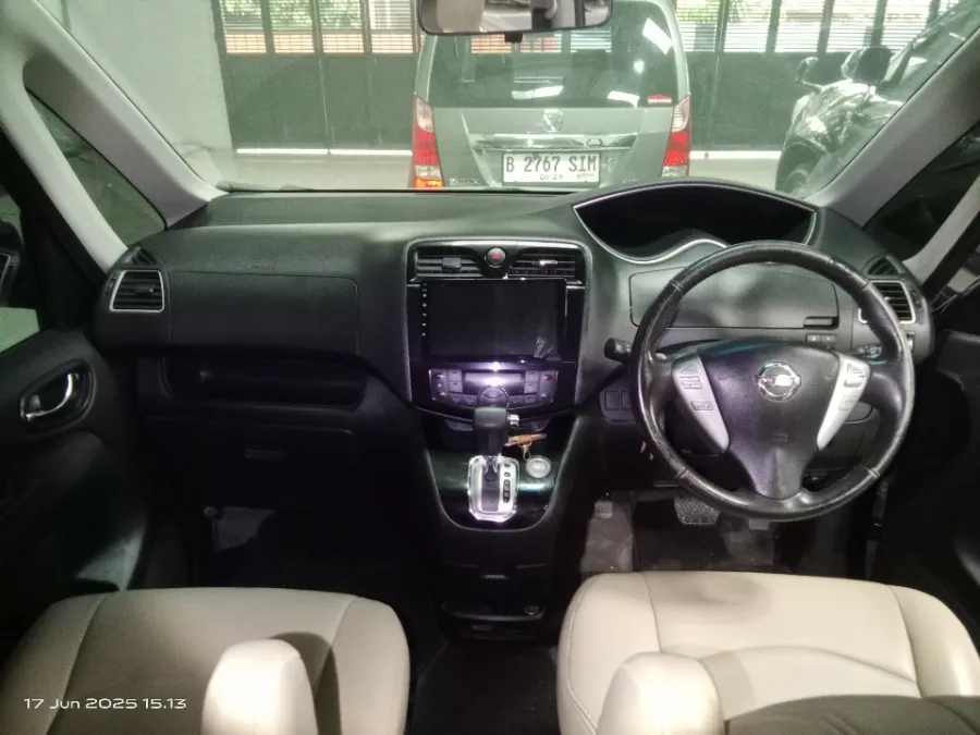 Foto Mobil Bekas Dashboard Nissan Serena 2.0 Highway Star tahun 2017