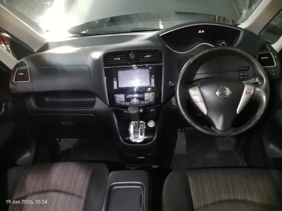 Foto Mobil Bekas Dashboard Nissan Serena 2.0 Highway Star tahun 2017