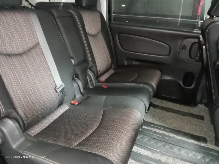 Foto Mobil Bekas Kabin Belakang Nissan Serena 2.0 Highway Star tahun 2017