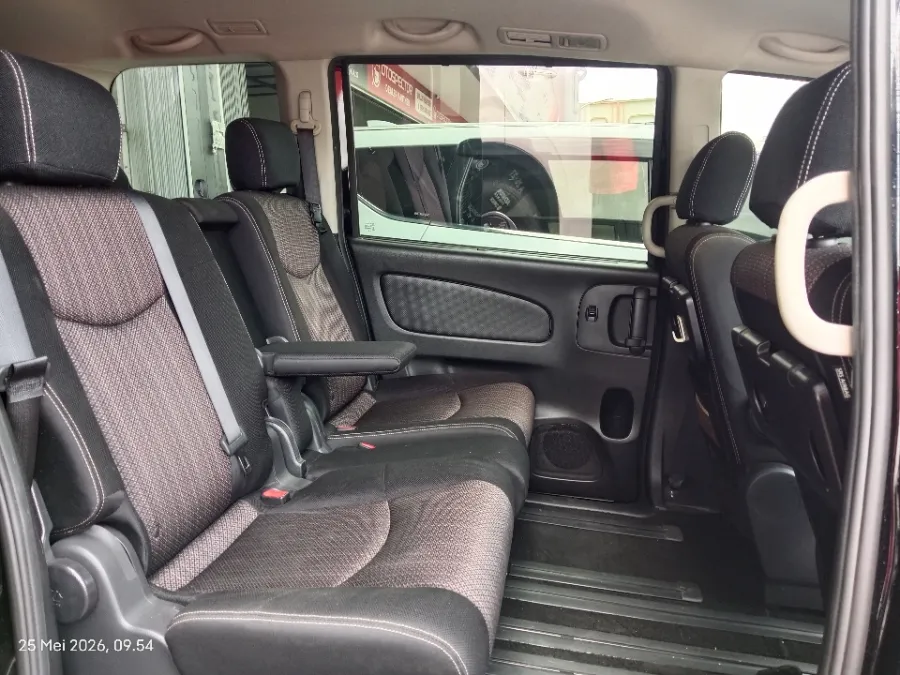 Foto Mobil Bekas Kabin Belakang Nissan Serena 2.0 Highway Star tahun 2017