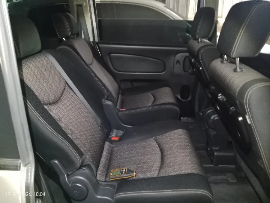 Foto Mobil Bekas Kabin Belakang Nissan Serena 2.0 Highway Star tahun 2017