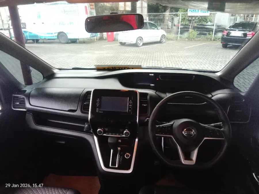 Foto Mobil Bekas Dashboard Nissan Serena 2.0 Highway Star tahun 2019