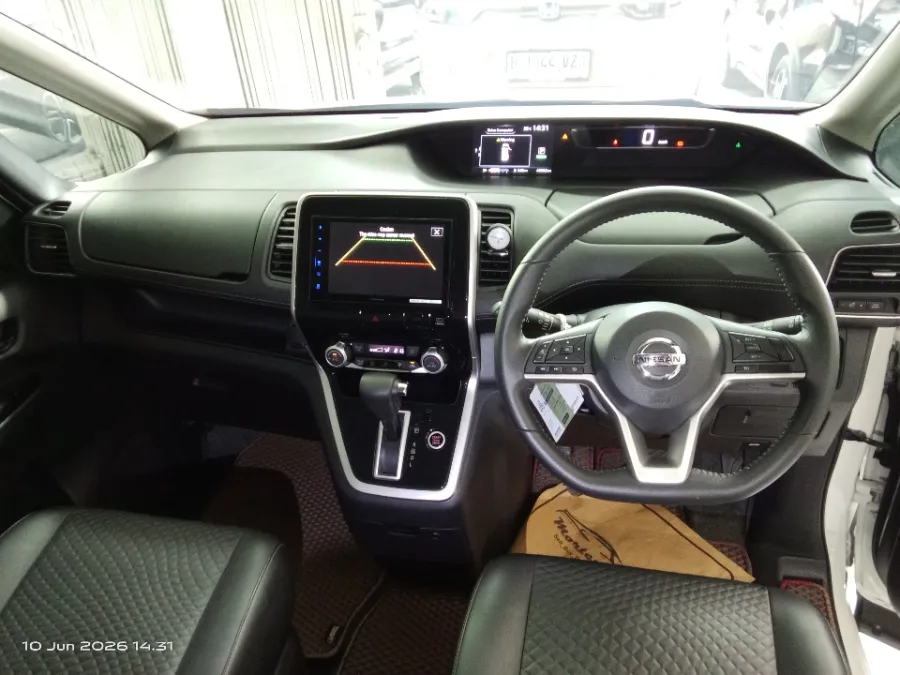 Foto Mobil Bekas Dashboard Nissan Serena 2.0 Highway Star tahun 2019
