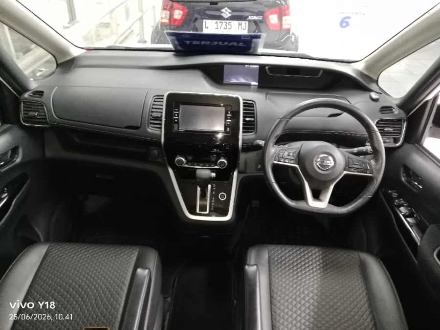 Foto Mobil Bekas Dashboard Nissan Serena 2.0 Highway Star tahun 2019