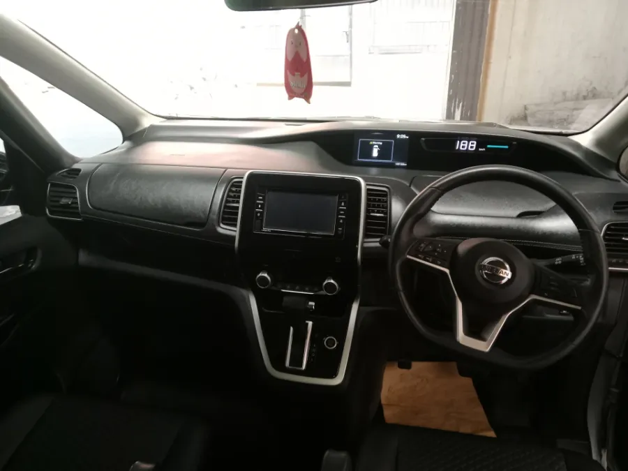 Foto Mobil Bekas Dashboard Nissan Serena 2.0 Highway Star tahun 2019