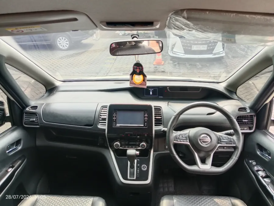 Foto Mobil Bekas Dashboard Nissan Serena 2.0 Highway Star tahun 2019