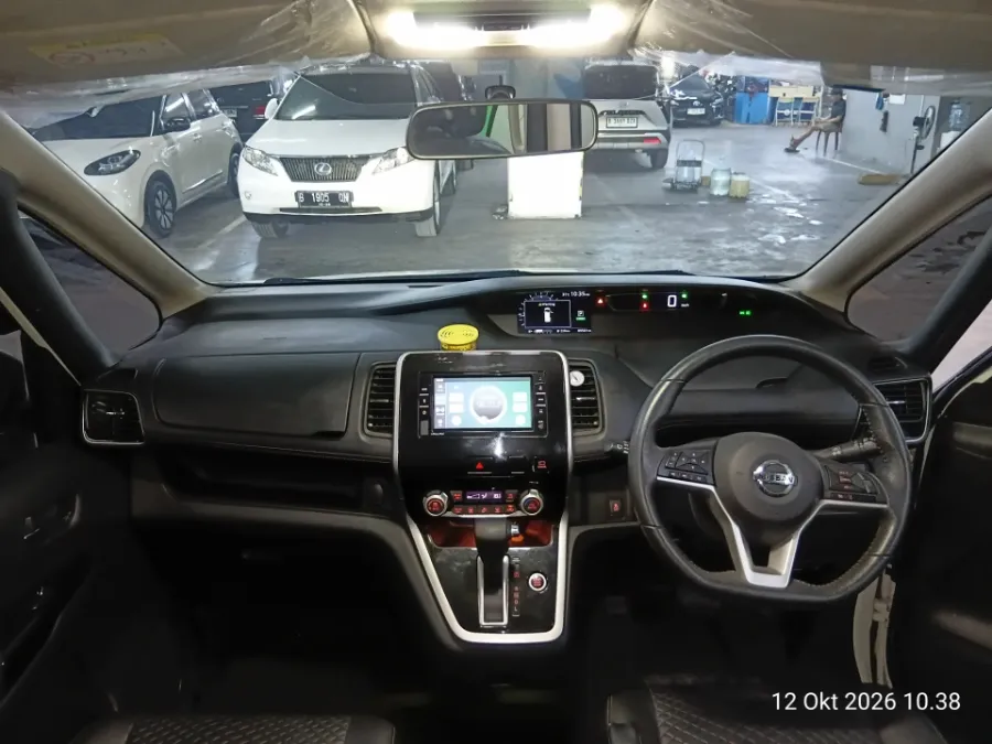 Foto Mobil Bekas Dashboard Nissan Serena 2.0 Highway Star tahun 2019