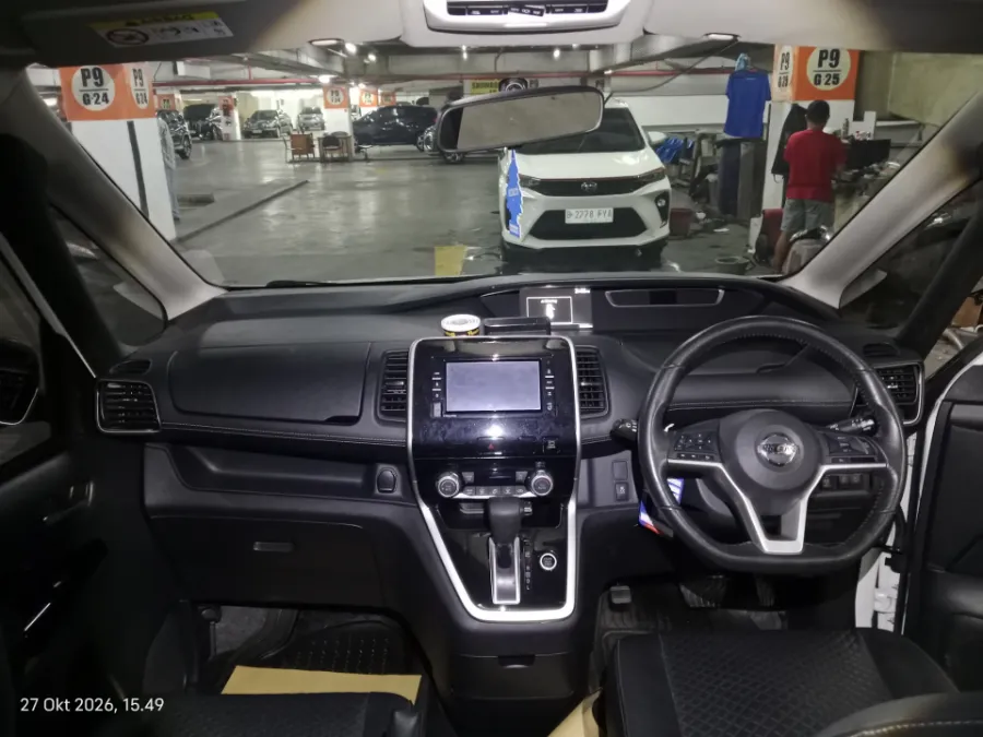 Foto Mobil Bekas Dashboard Nissan Serena 2.0 Highway Star tahun 2019