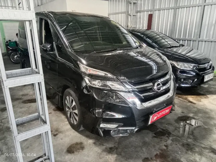 Foto Mobil Bekas Kanan Depan Nissan Serena 2.0 Highway Star tahun 2019
