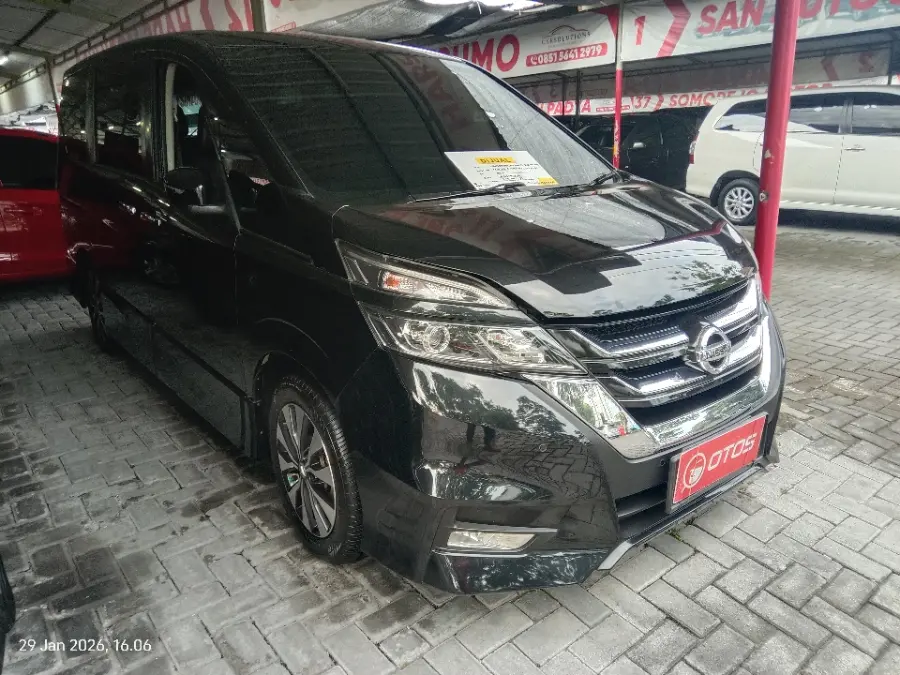 Foto Mobil Bekas Kanan Depan Nissan Serena 2.0 Highway Star tahun 2019