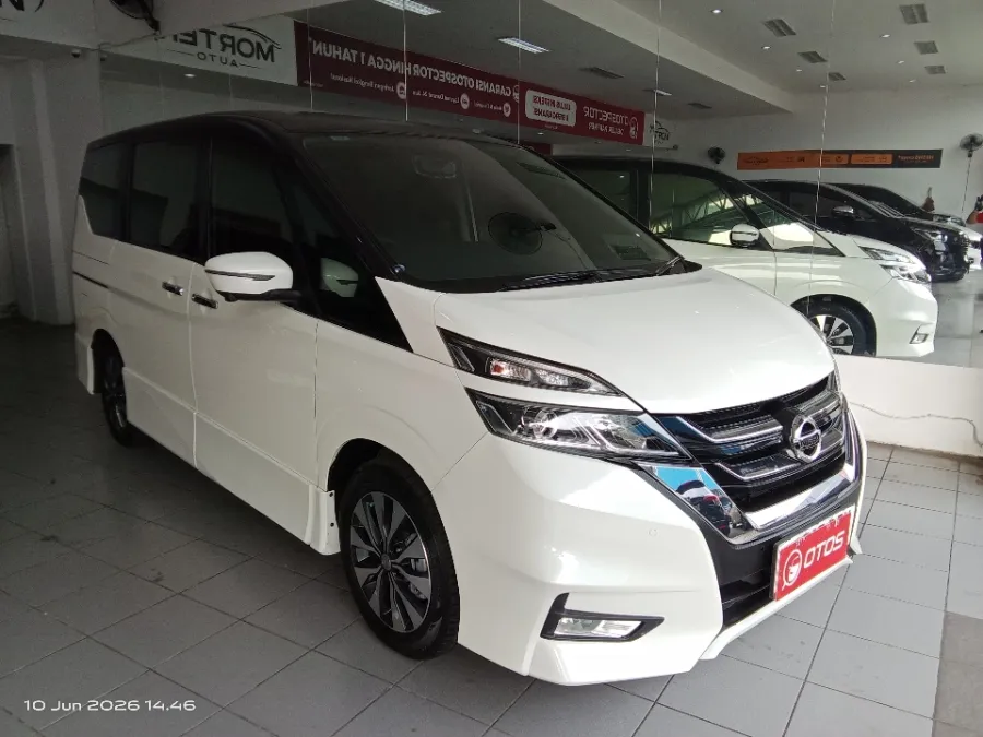 Foto Mobil Bekas Kanan Depan Nissan Serena 2.0 Highway Star tahun 2019