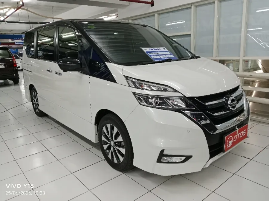 Foto Mobil Bekas Kanan Depan Nissan Serena 2.0 Highway Star tahun 2019