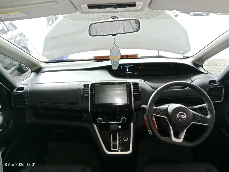 Foto Mobil Bekas Dashboard Nissan Serena 2.0 Highway Star tahun 2022