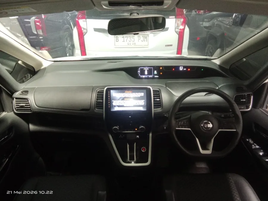 Foto Mobil Bekas Dashboard Nissan Serena 2.0 Highway Star tahun 2022