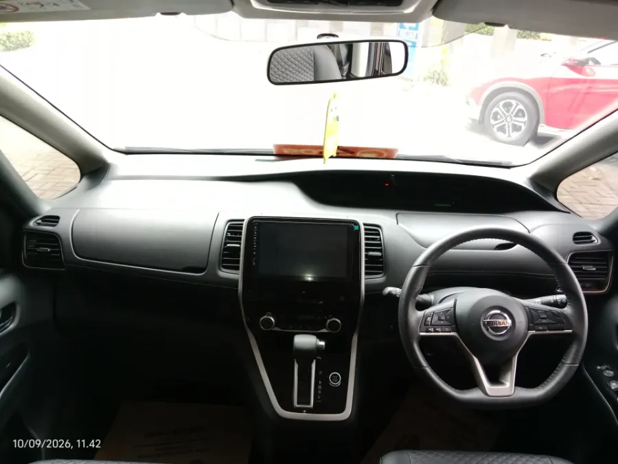 Foto Mobil Bekas Dashboard Nissan Serena 2.0 Highway Star tahun 2022