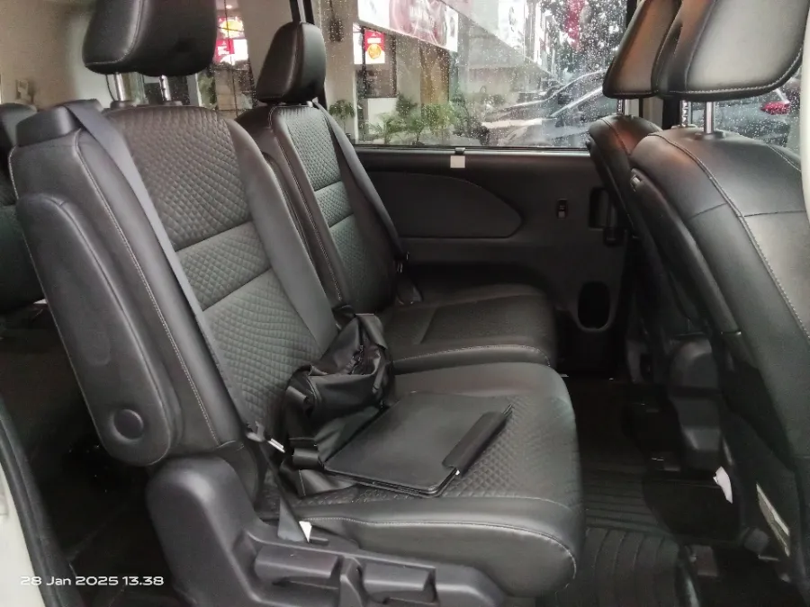 Foto Mobil Bekas Kabin Belakang Nissan Serena 2.0 Highway Star tahun 2022