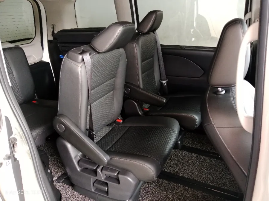 Foto Mobil Bekas Kabin Belakang Nissan Serena 2.0 Highway Star tahun 2022