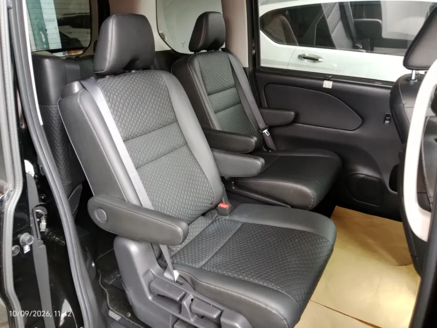 Foto Mobil Bekas Kabin Belakang Nissan Serena 2.0 Highway Star tahun 2022