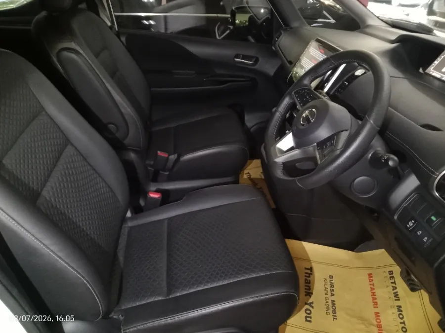 Foto Mobil Bekas Kabin Depan Nissan Serena 2.0 Highway Star tahun 2022