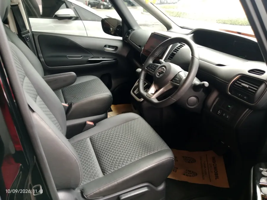 Foto Mobil Bekas Kabin Depan Nissan Serena 2.0 Highway Star tahun 2022