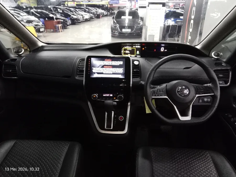 Foto Mobil Bekas Dashboard Nissan Serena 2.0 Highway Star tahun 2023