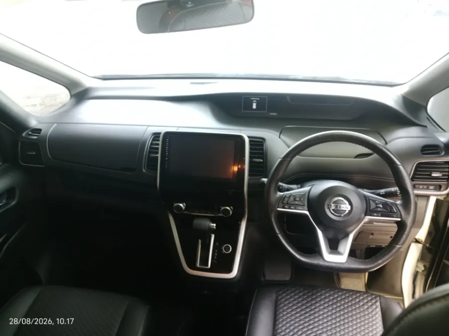 Foto Mobil Bekas Dashboard Nissan Serena 2.0 Highway Star tahun 2023
