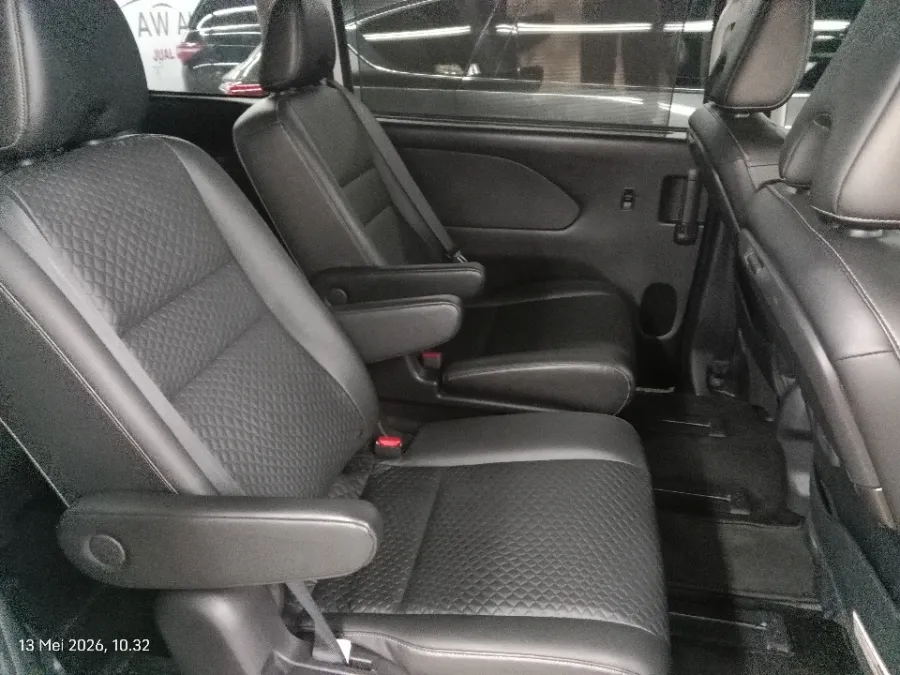 Foto Mobil Bekas Kabin Belakang Nissan Serena 2.0 Highway Star tahun 2023