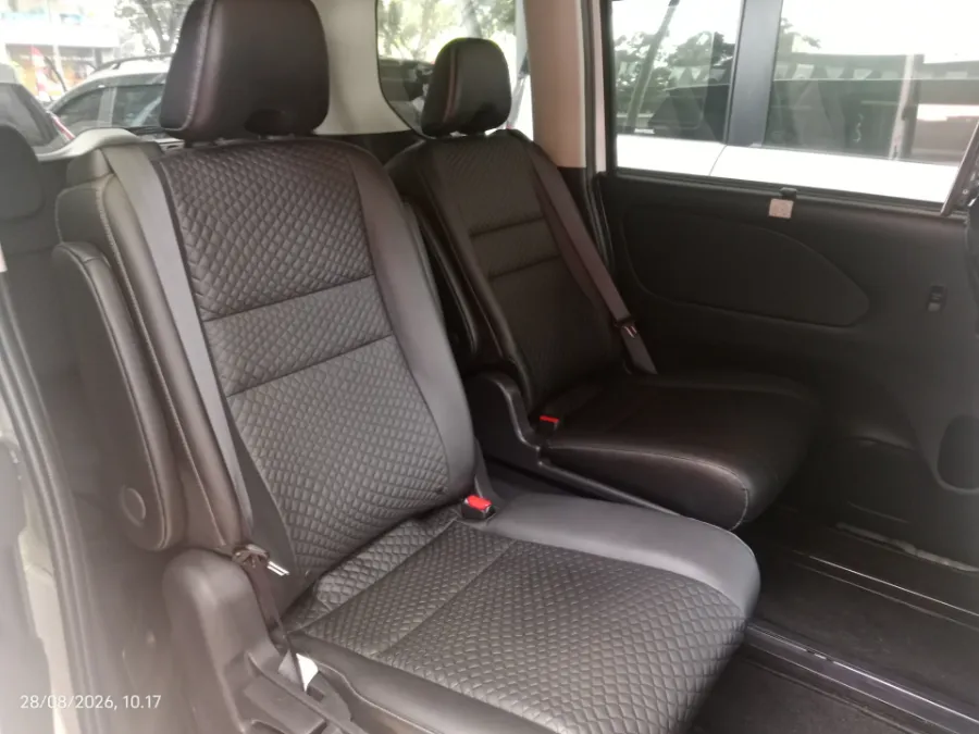 Foto Mobil Bekas Kabin Belakang Nissan Serena 2.0 Highway Star tahun 2023