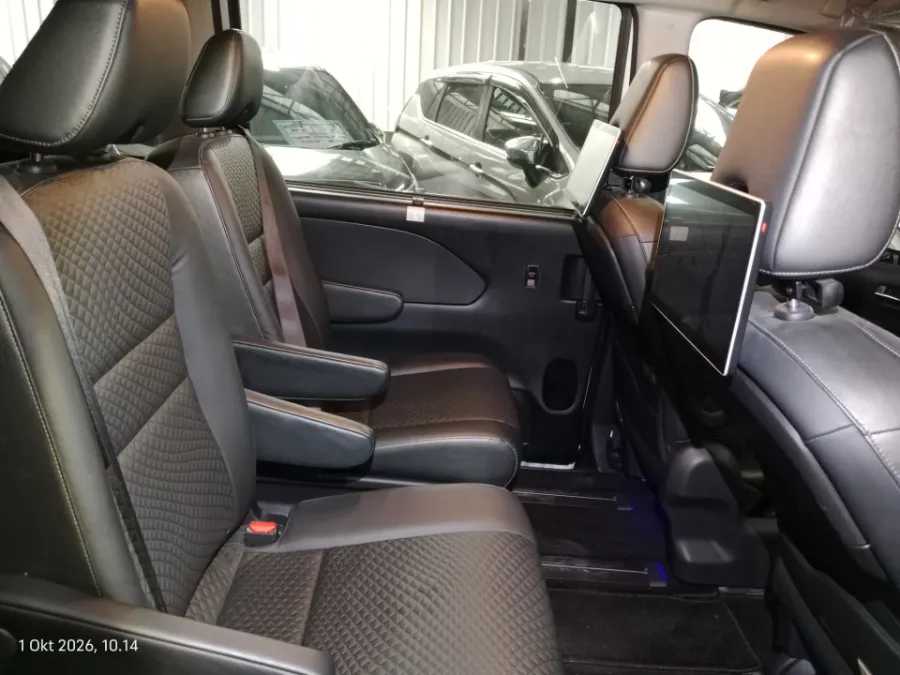 Foto Mobil Bekas Kabin Belakang Nissan Serena 2.0 Highway Star tahun 2023