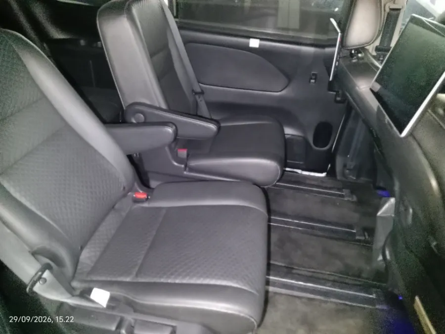Foto Mobil Bekas Kabin Belakang Nissan Serena 2.0 Highway Star tahun 2023