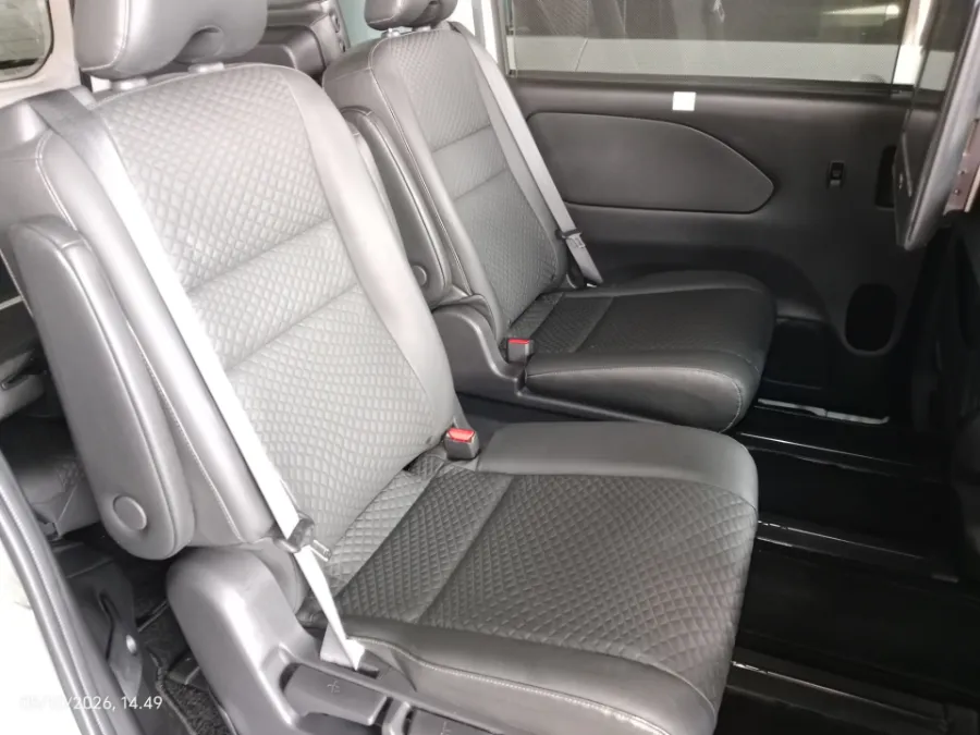 Foto Mobil Bekas Kabin Belakang Nissan Serena 2.0 Highway Star tahun 2023