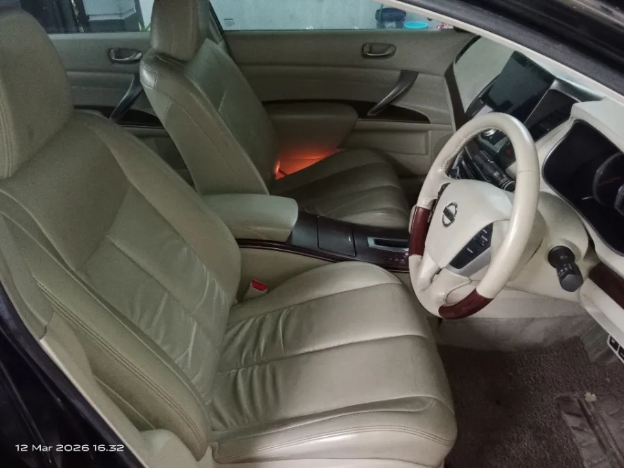 Foto Mobil Bekas Kabin Depan Nissan Teana 2.5 tahun 2013