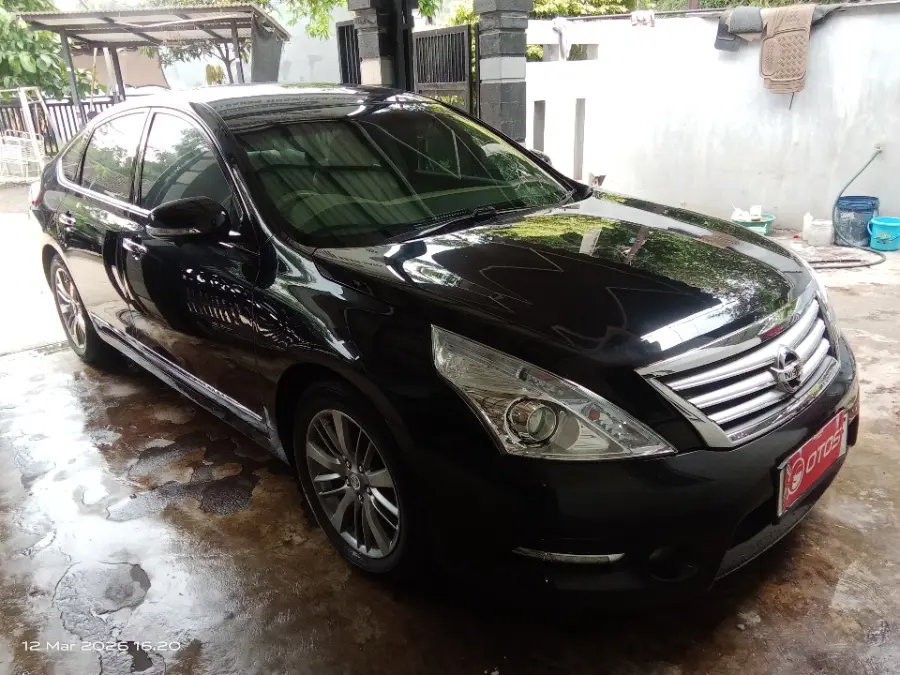 Foto Mobil Bekas Kanan Depan Nissan Teana 2.5 tahun 2013